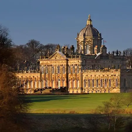 Oak Boutique Includes Hot Tub Air Con & Dog * York