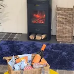 Oak Boutique Includes Hot Tub Air Con & Dog * York