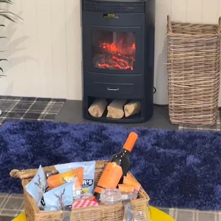 Oak Boutique Includes Hot Tub Air Con & Dog * 요크