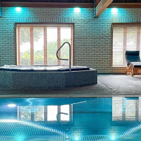 Oak Boutique Includes Hot Tub Air Con & Dog