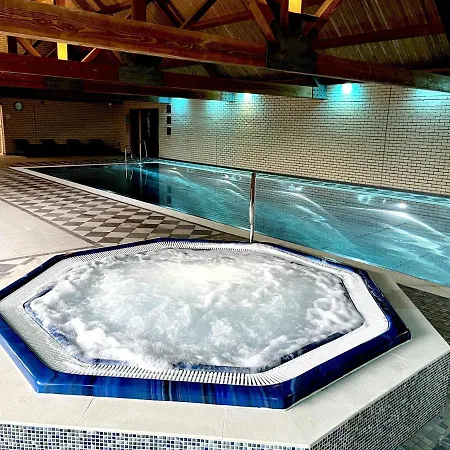 Oak Boutique Includes Hot Tub Air Con & Dog *