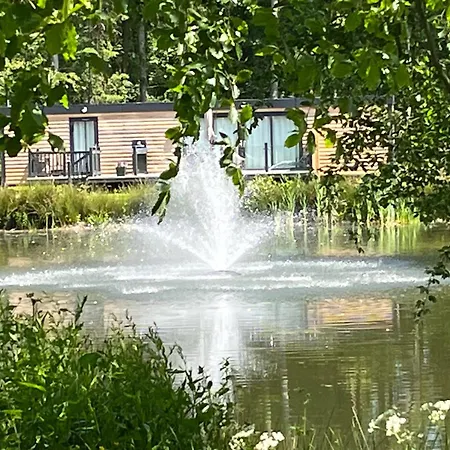 Oak Boutique Includes Hot Tub Air Con & Dog *