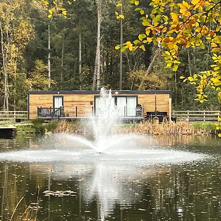 Oak Boutique Includes Hot Tub Air Con & Dog *